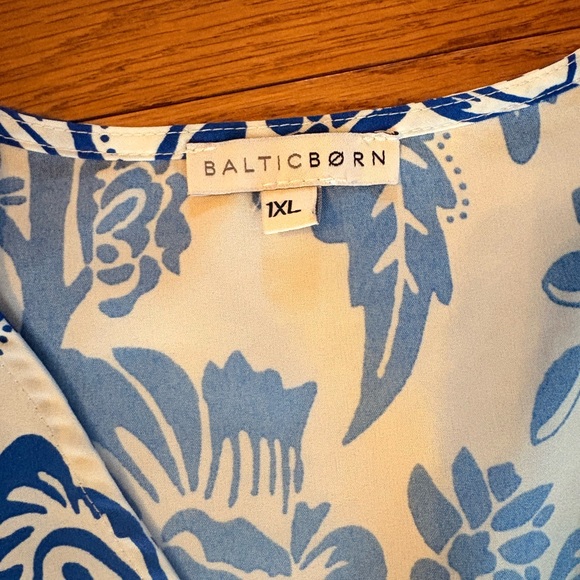 Floral Blue and White Maxi Dress - Picture 3 of 10